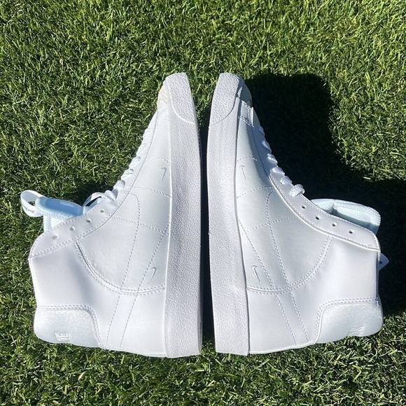 NWT NIKE BLAZER MID - Picture 9 of 11